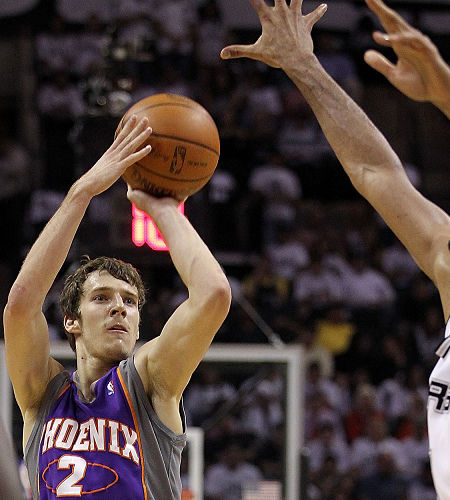 成侧翼包夹 成侧翼包夹